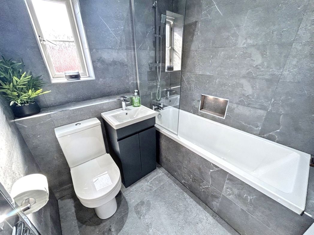 Property image 14 of 17