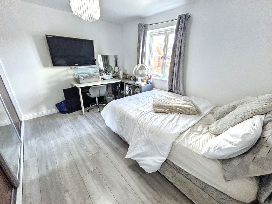 Property image 11 of 17