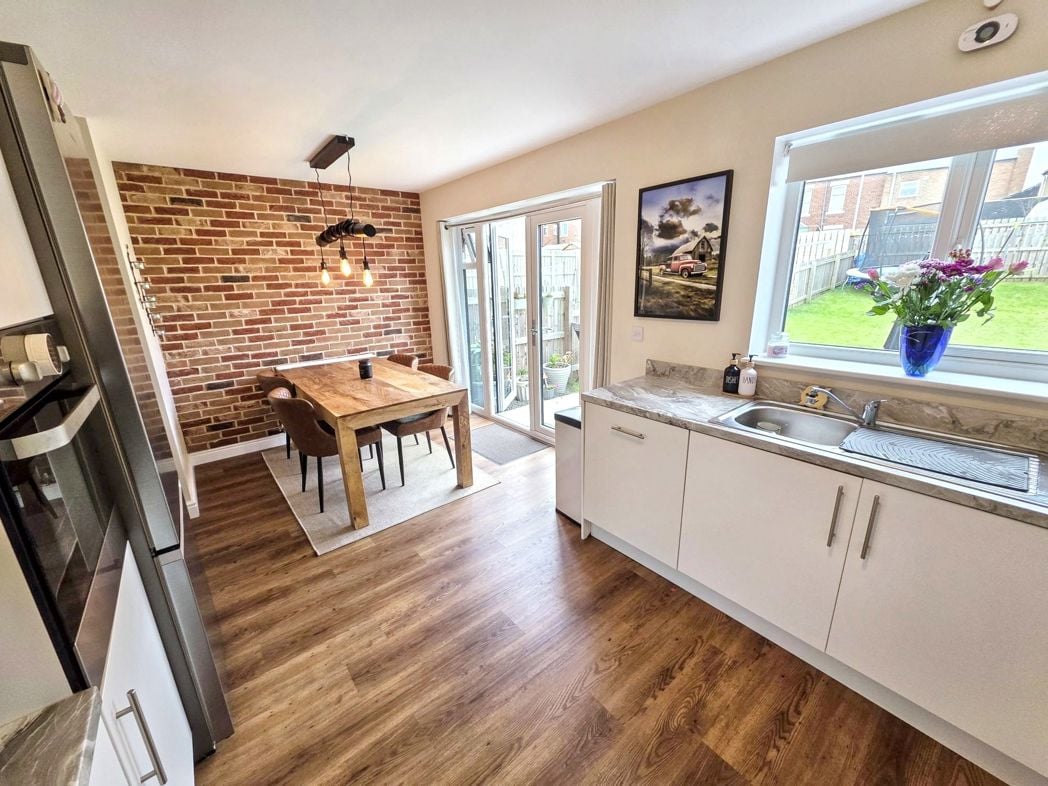 Property image 8 of 18