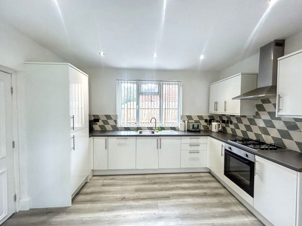 Property image 4 of 15