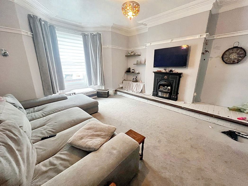 Property image 2 of 9