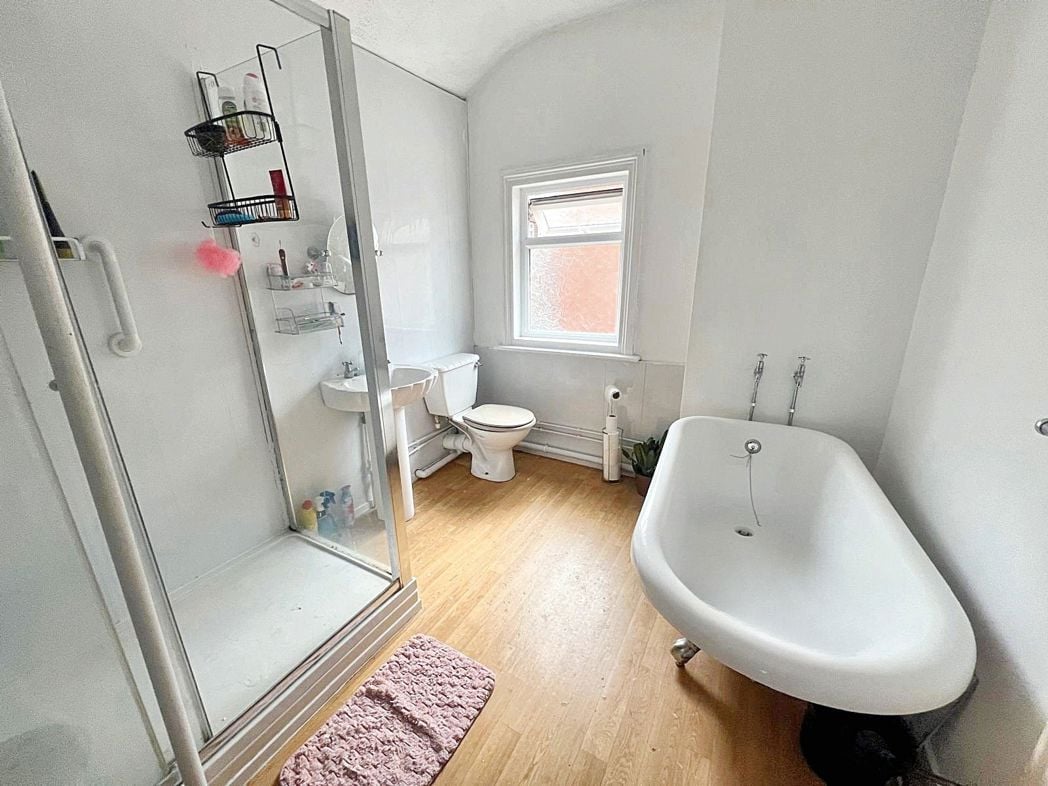 Property image 8 of 9