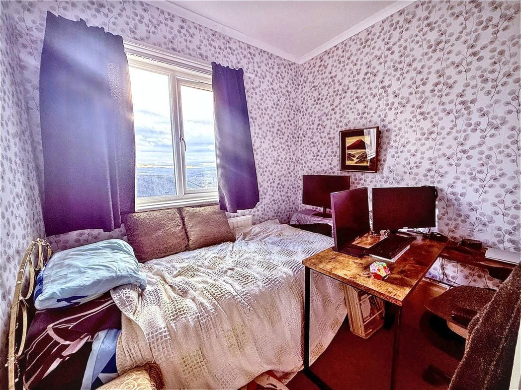Property image 8 of 18
