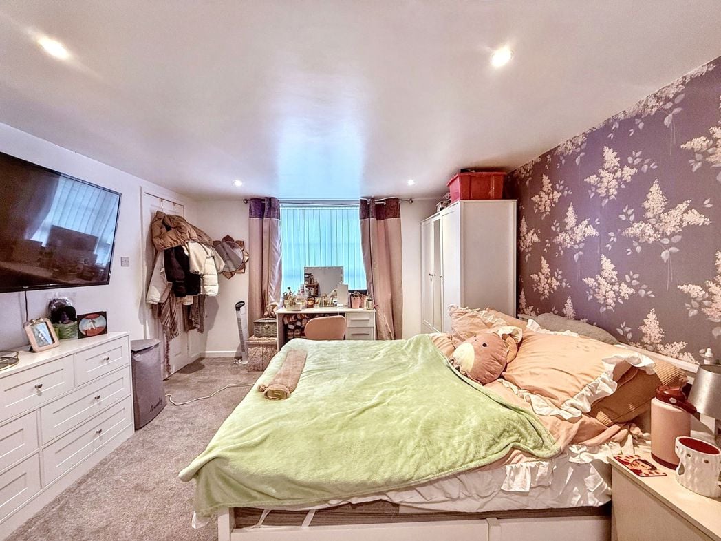 Property image 12 of 18