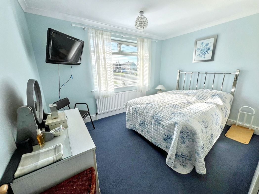 Property image 11 of 15