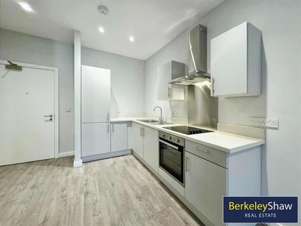 Property image 2 of 9