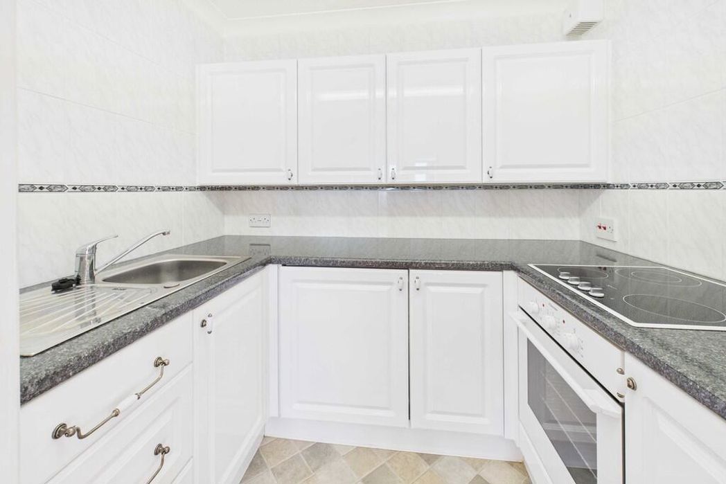 18 Strand Court, Grange-Over-Sands, Cumbria, LA11 7HH