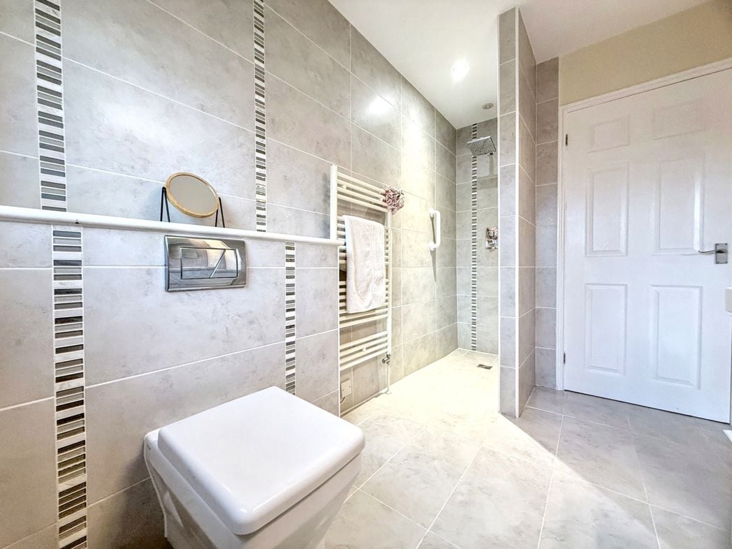 Property image 21 of 37