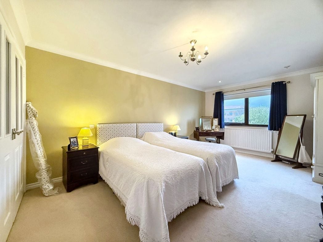 Property image 19 of 37