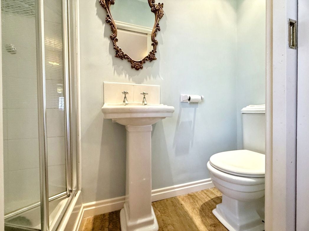 Property image 25 of 37