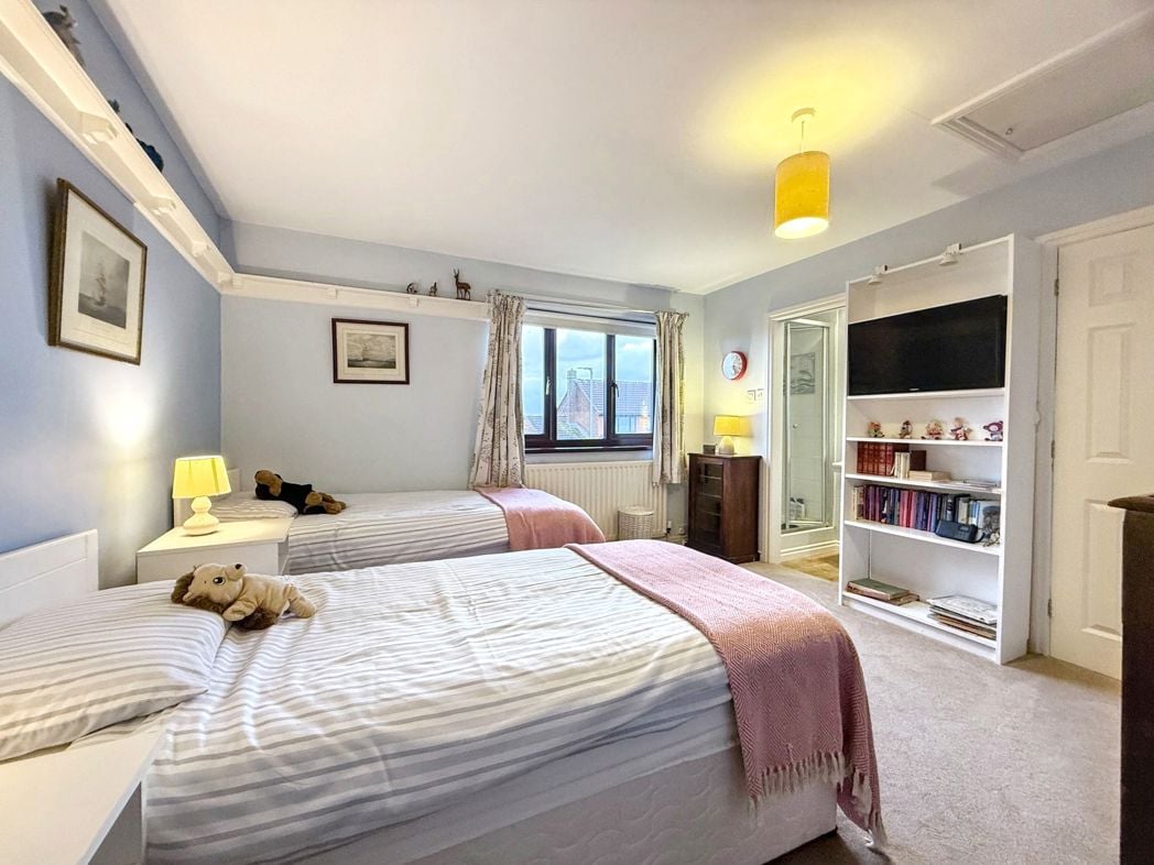 Property image 23 of 37