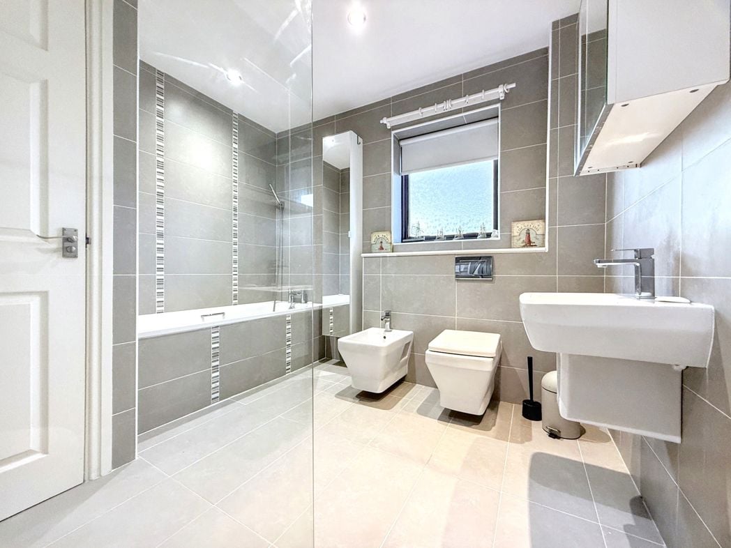 Property image 30 of 37