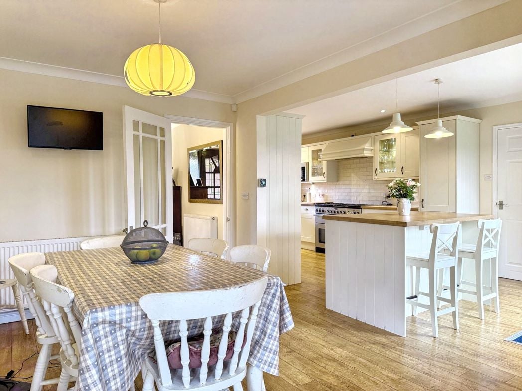 Property image 10 of 37