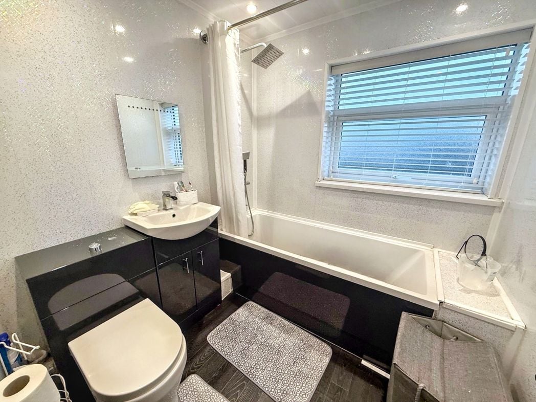 Property image 8 of 9