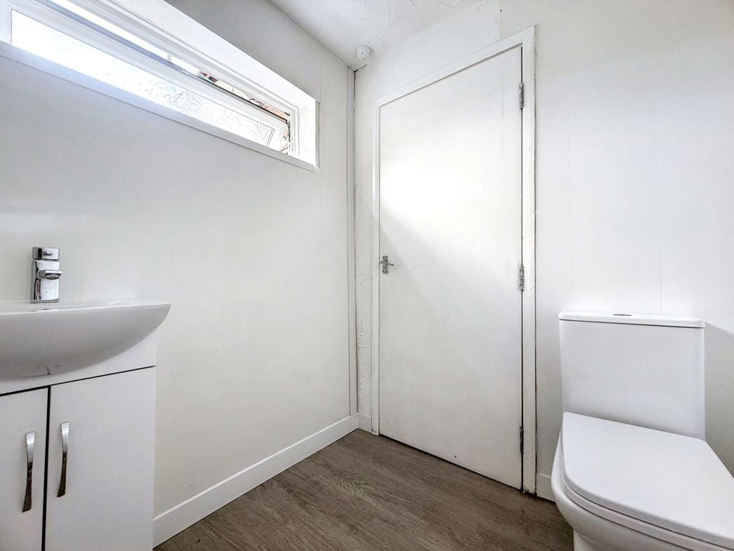Property image 7 of 12