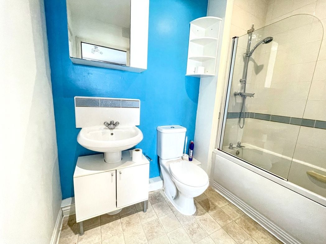 Property image 6 of 9