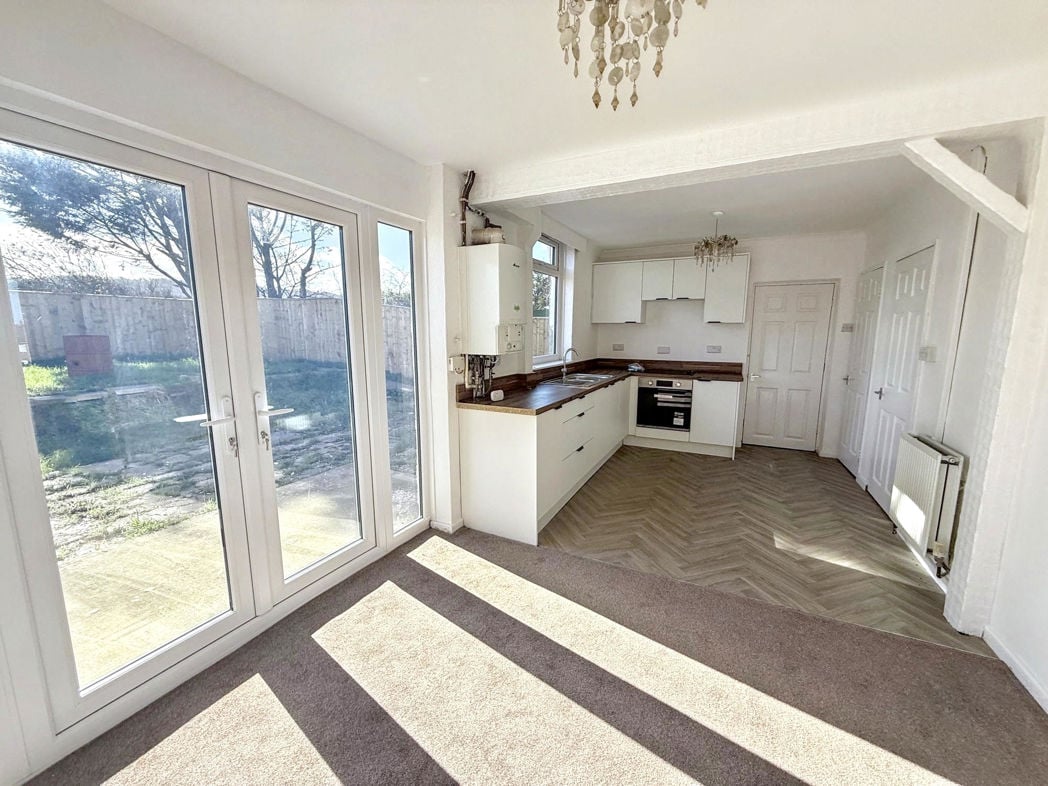 Property image 8 of 12