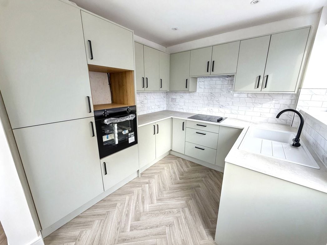 Property image 4 of 11