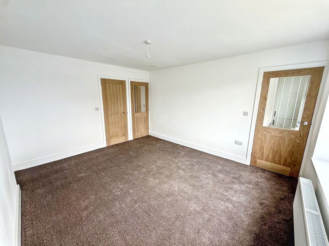 Property image 5 of 11