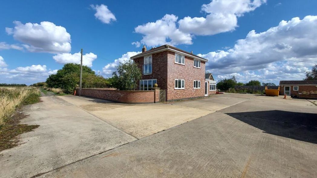 Property image 14 of 60