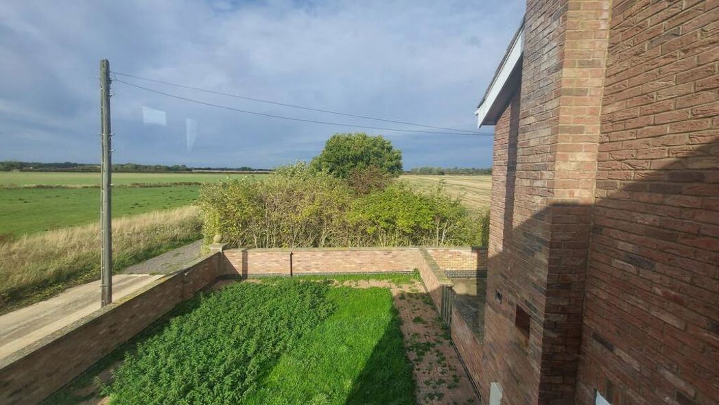 Property image 7 of 60