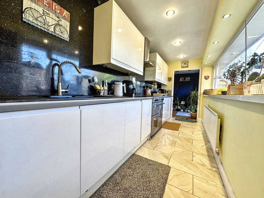 Property image 8 of 19