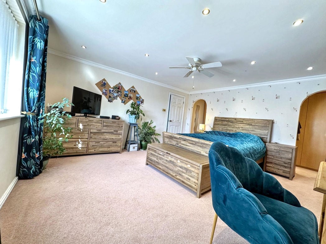 Property image 10 of 19