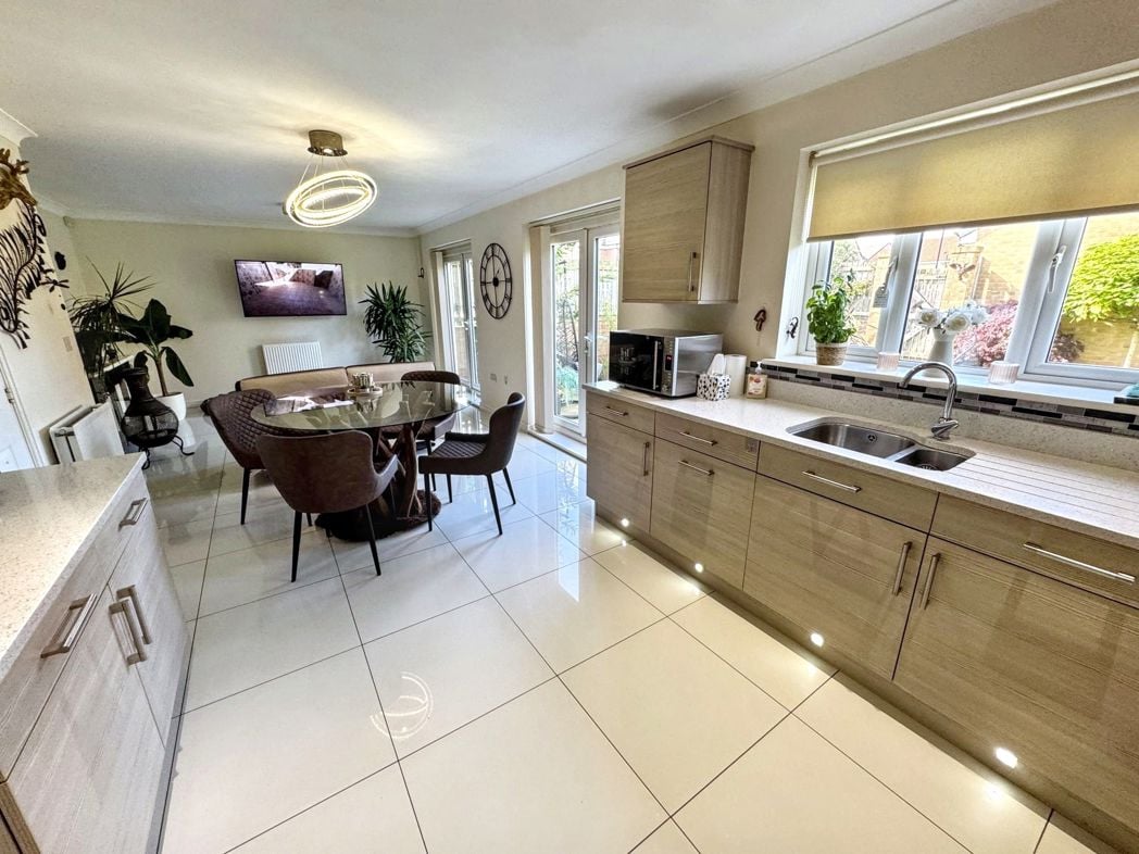 Property image 9 of 34