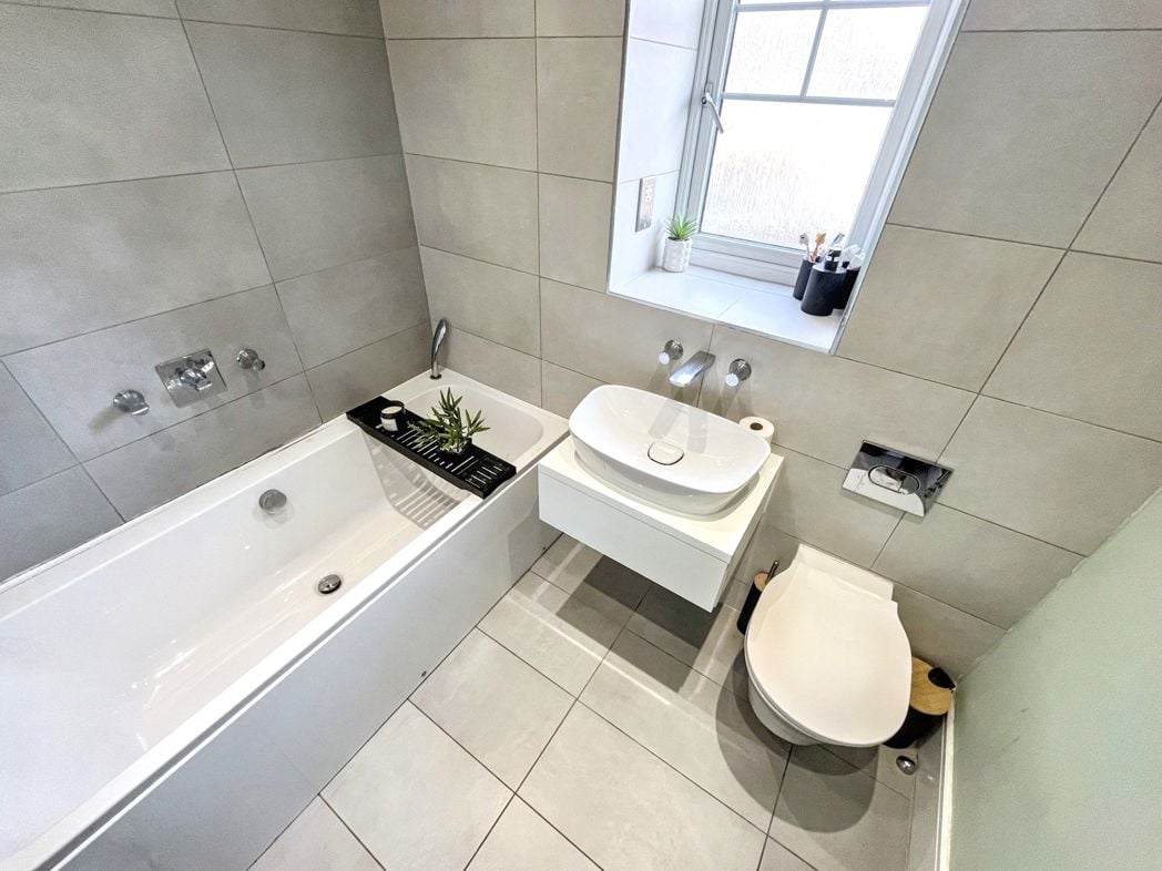 Property image 12 of 17