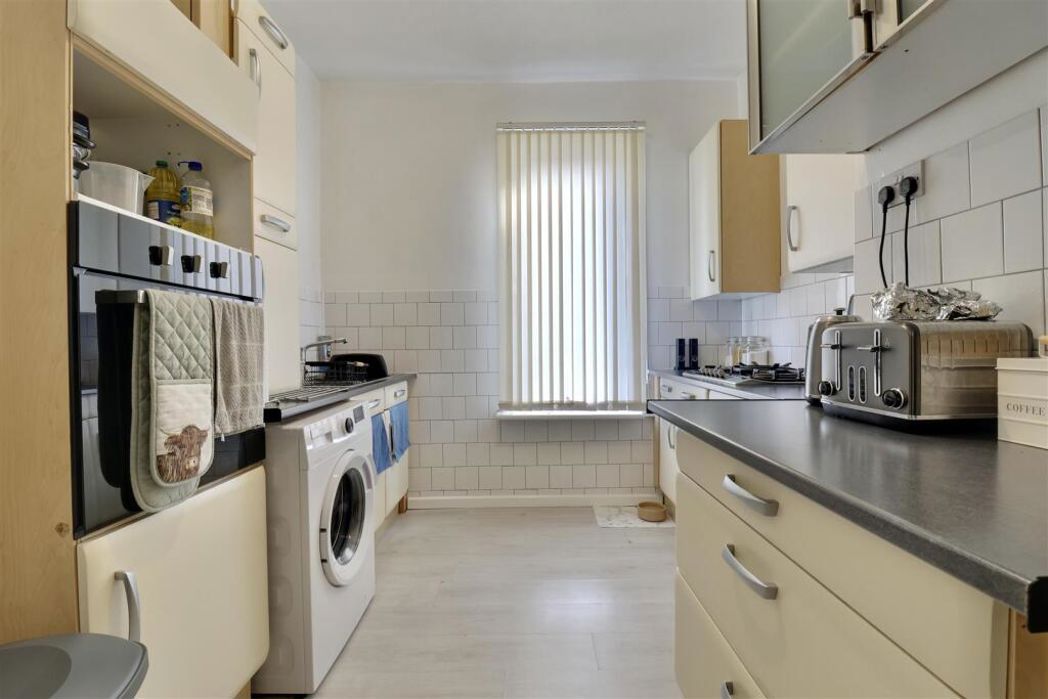 Property image 8 of 16