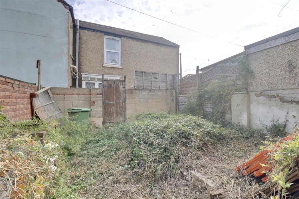 Property image 11 of 16