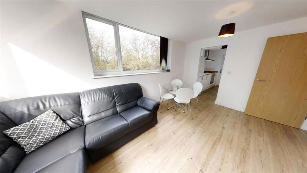 Property image 2 of 9