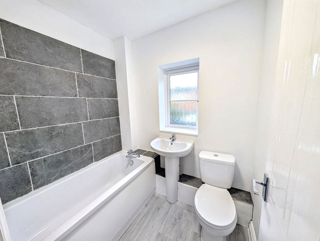 Property image 10 of 15