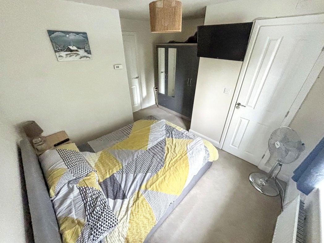 Property image 11 of 19