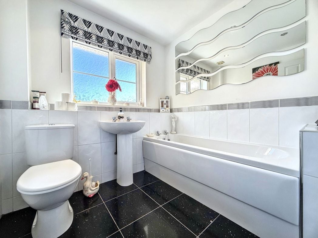 Property image 33 of 40