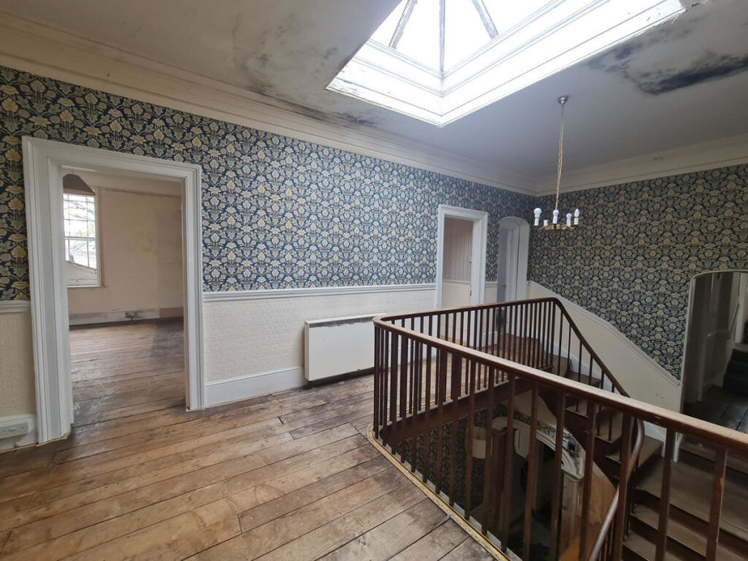 Property image 4 of 48