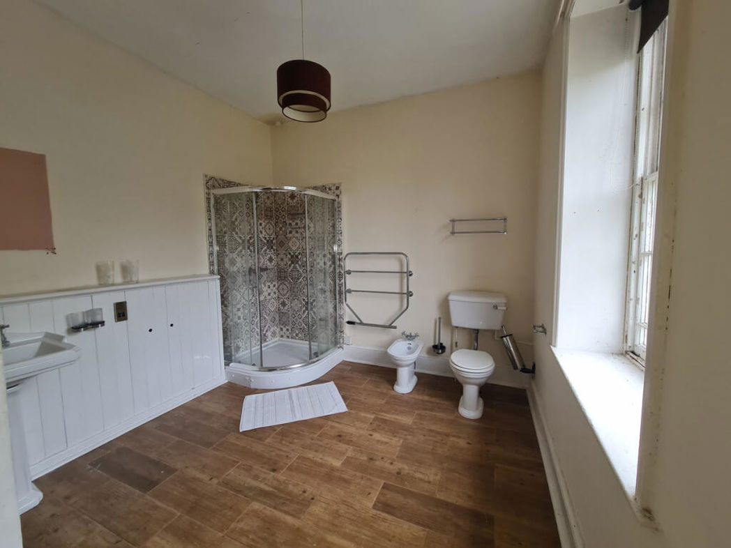 Property image 32 of 48