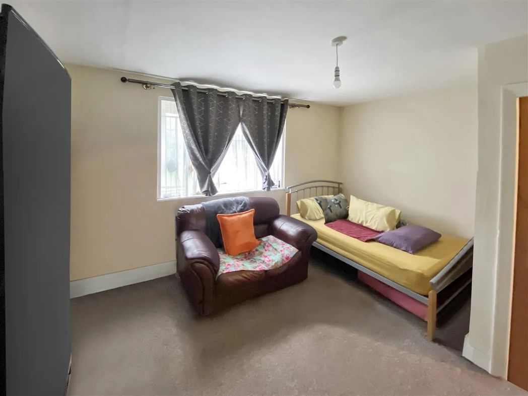 Property image 4 of 6