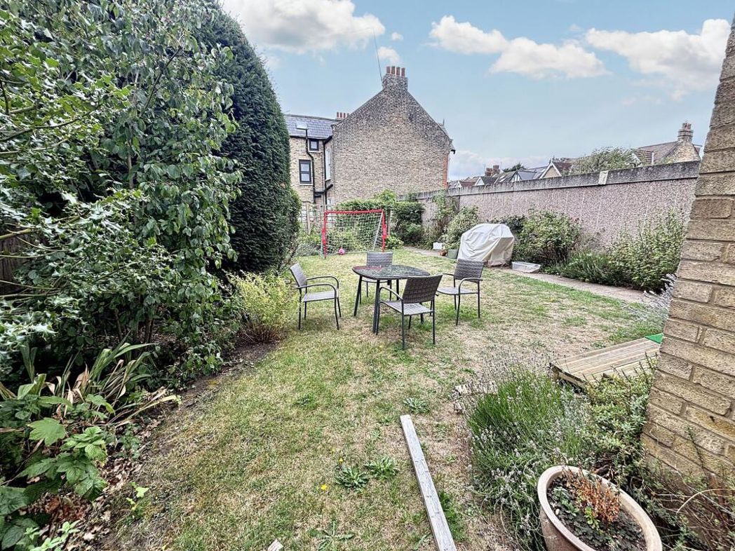 4 Hatfield House, London, E11 1NX