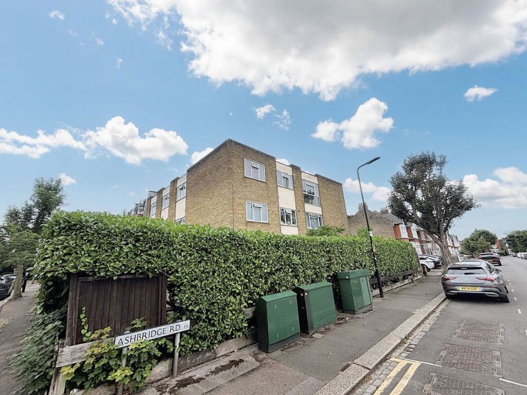 4 Hatfield House, London, E11 1NX