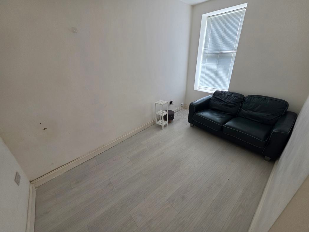 Property image 2 of 9