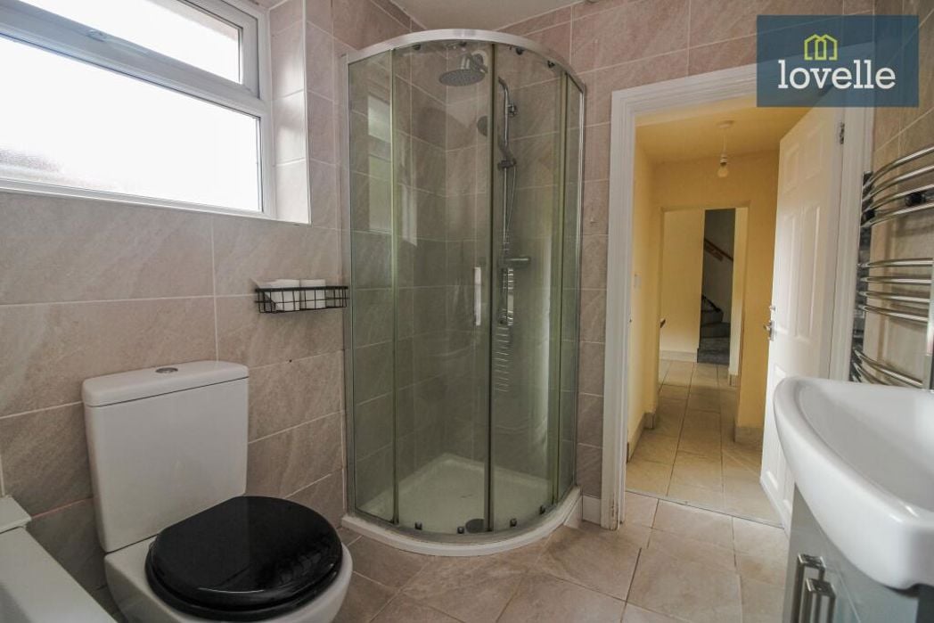 Property image 8 of 12