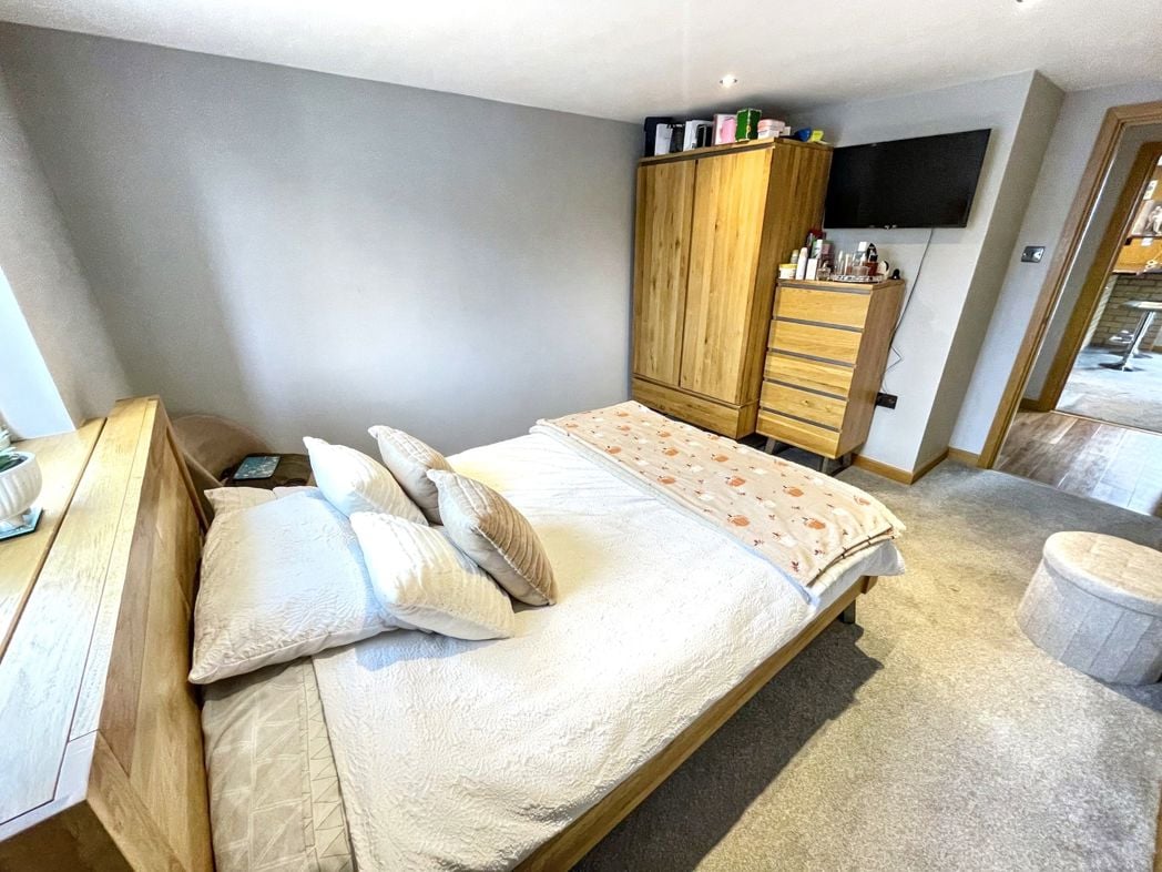 Property image 5 of 8