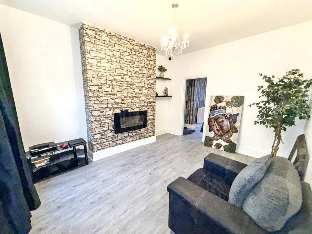 Property image 2 of 9