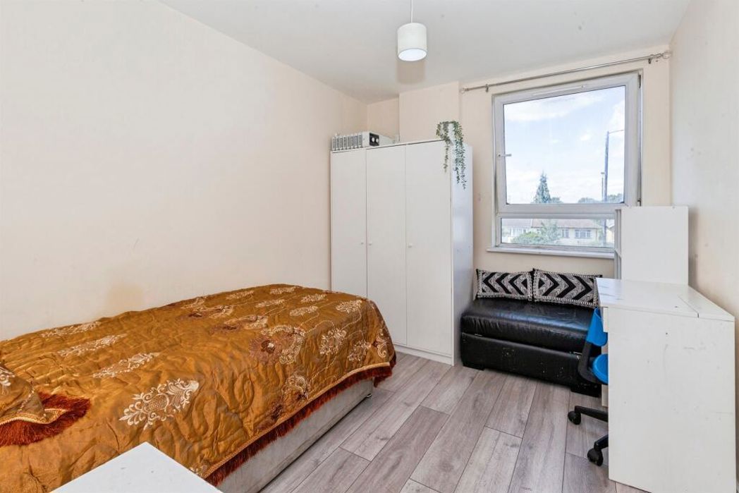 Property image 11 of 17