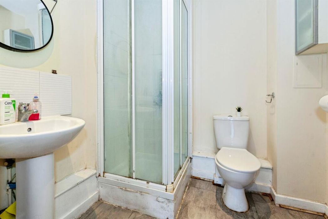 Property image 10 of 17