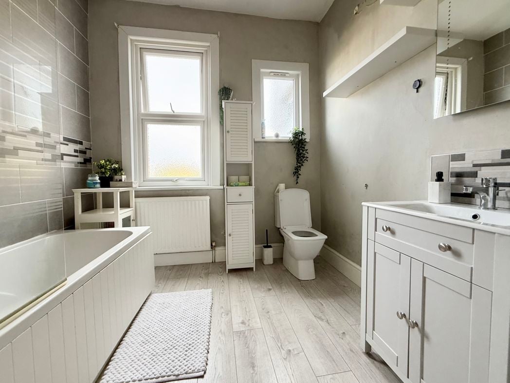 Property image 10 of 28