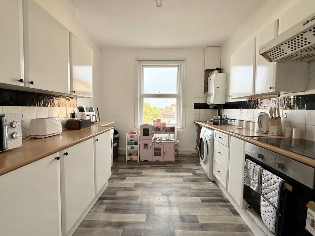 Property image 11 of 28
