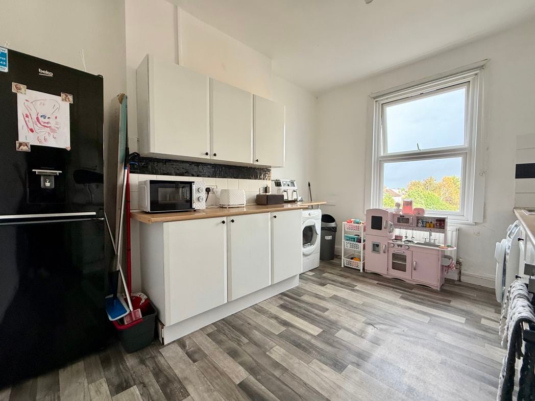 Property image 12 of 28
