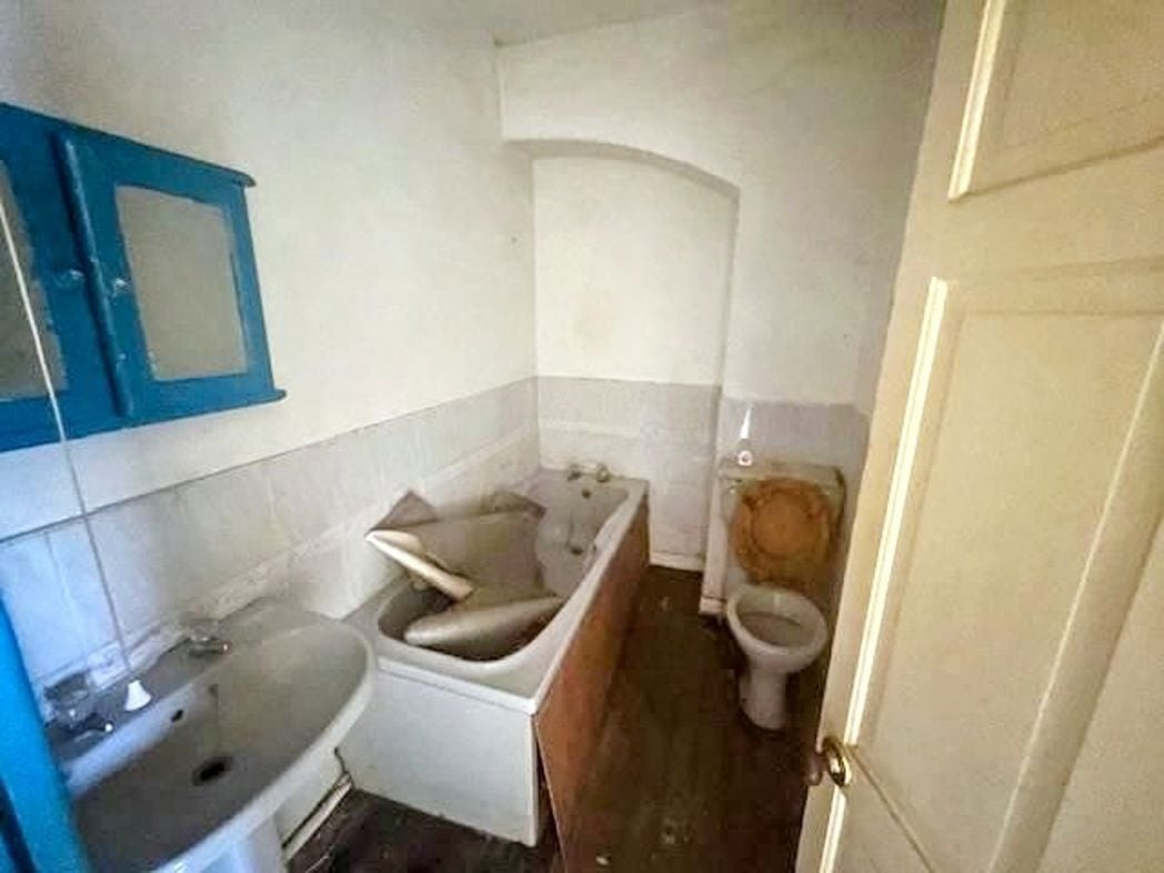 Property image 5 of 9